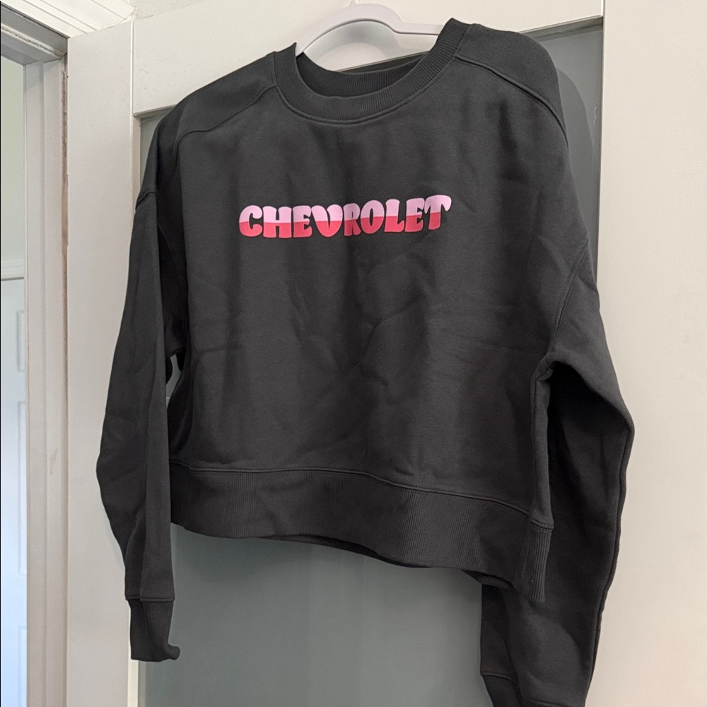 CHEVROLET pink and charcoal cropped crewneck